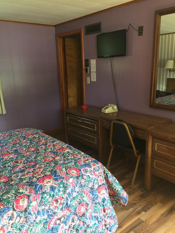 Melody Motor Lodge Connellsville Extérieur photo