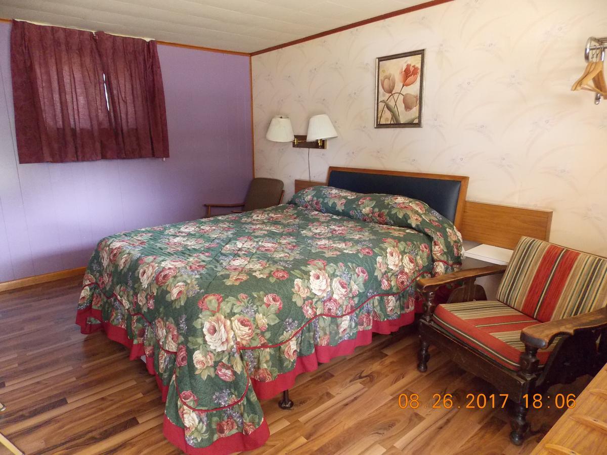 Melody Motor Lodge Connellsville Extérieur photo